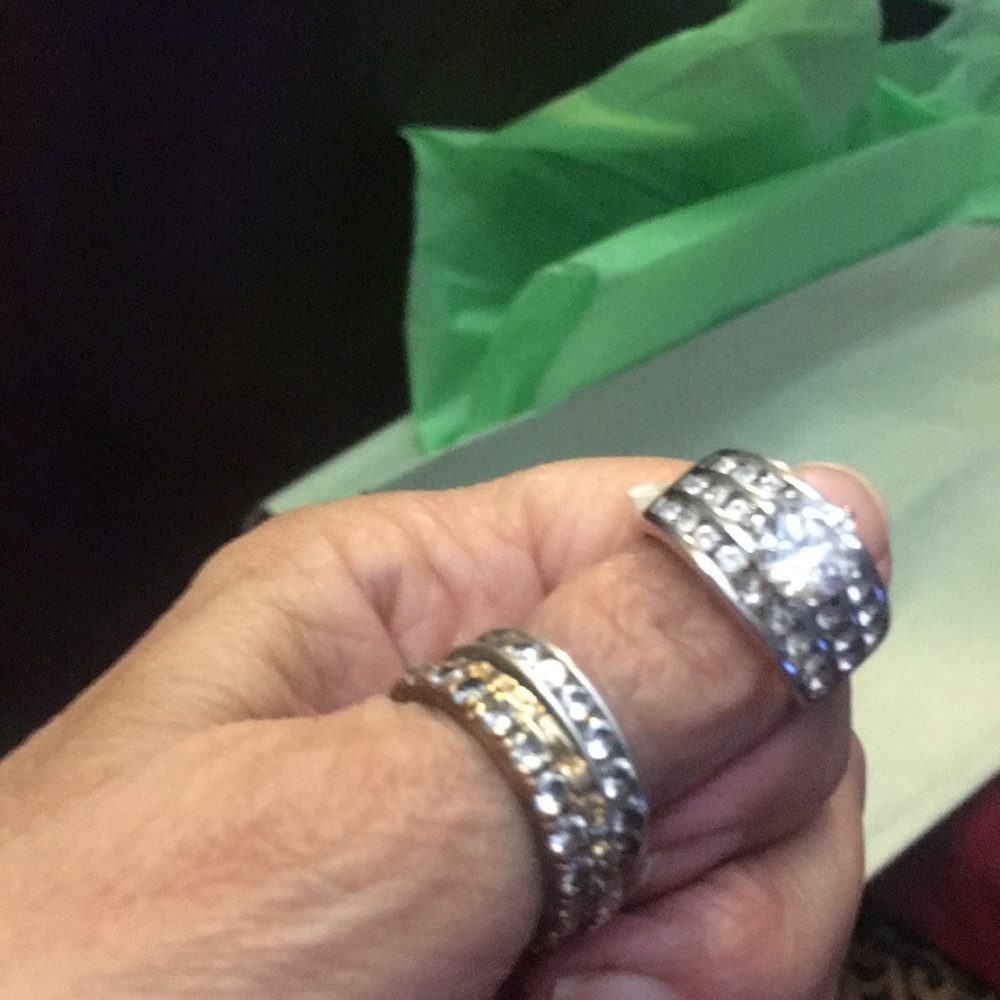 Ring - Picture 3 of 3